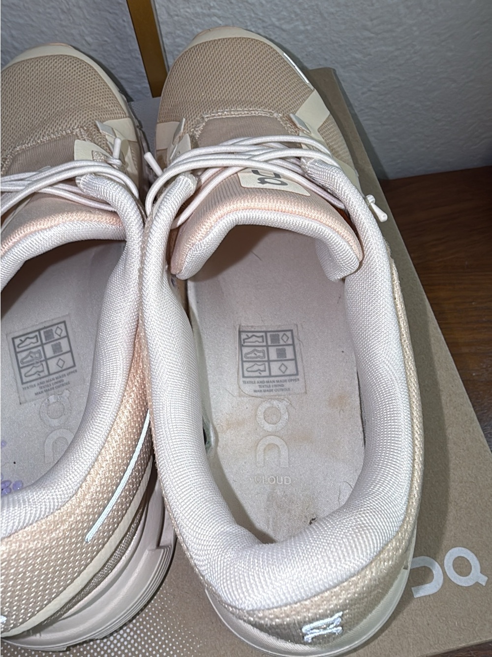 On Running Cloud 6 Sneakers in Blonde/dew 7.5 - Picture 6 of 10